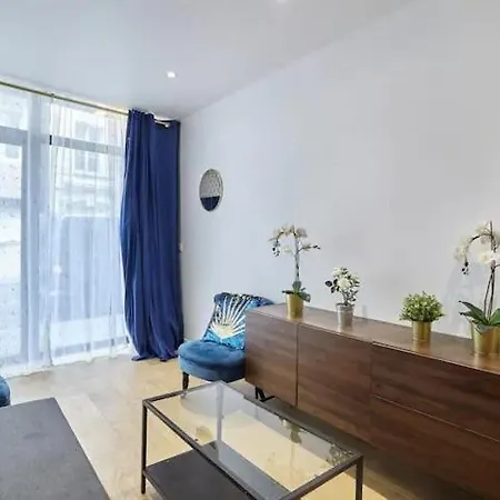 297 Papy - Superb In * Paris